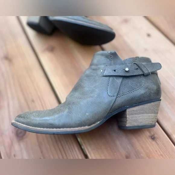 Dolce Vita brown leather ankle booties - Picture 4 of 9